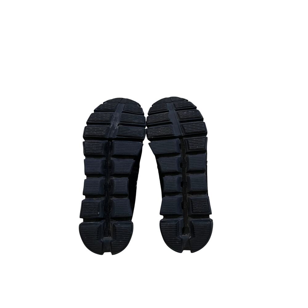 On Cloud waterproof running shoes for women in solid black. - Picture 9 of 9